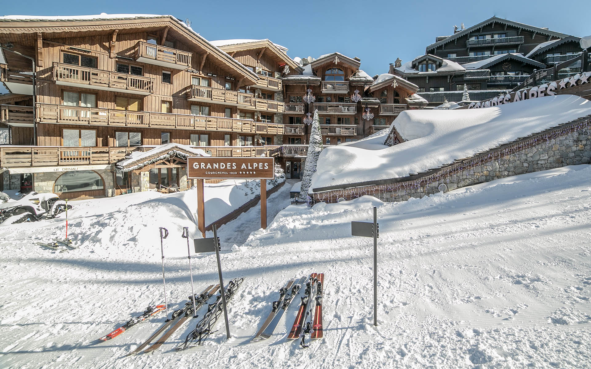 Serpentine Apartment, Courchevel 1850