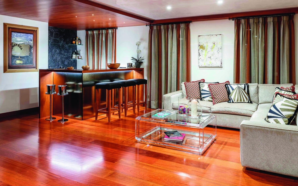 25 Living room