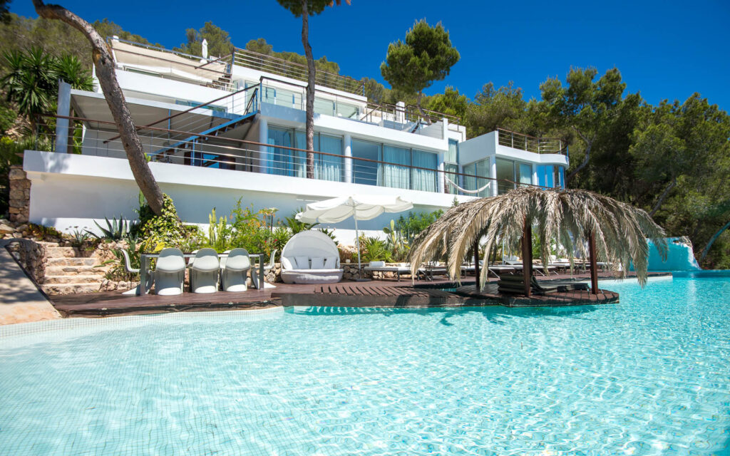 4.Villa Roca fornt view