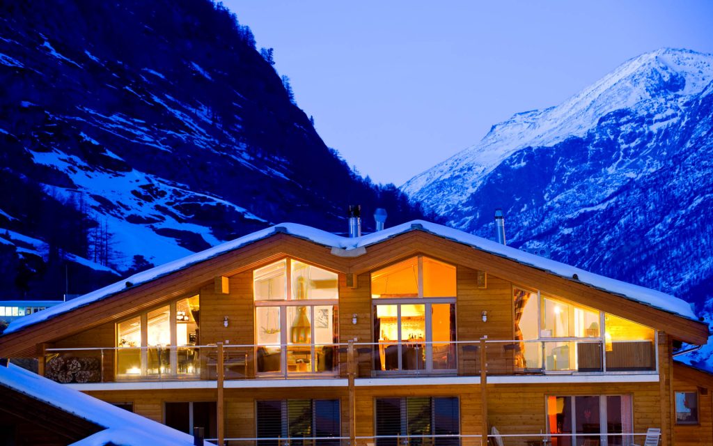 the lodge outside night 033