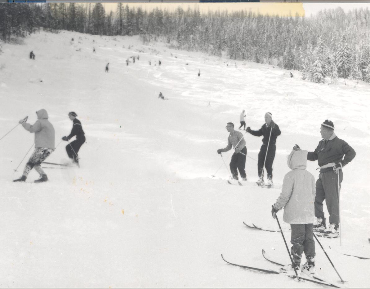 People winter skiing Loup Loup Ski Area 1960 23817579625