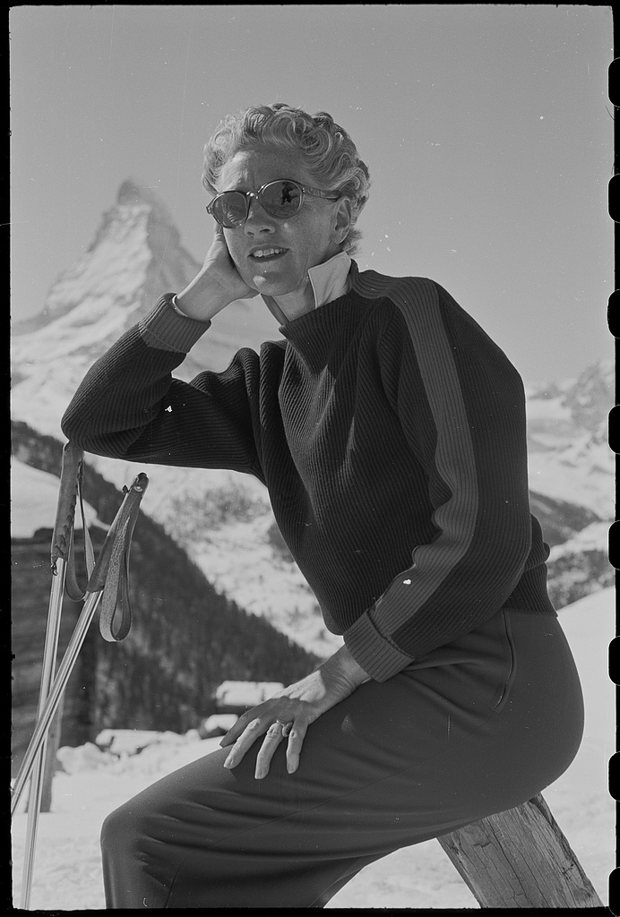 Toni Frissell in sunglasses at ski resort
