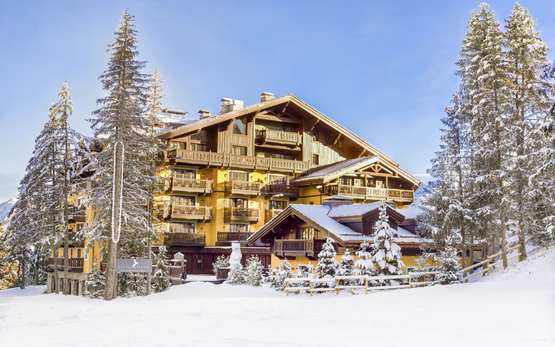 Louis Vuitton Ski Club ,Courchevel1850 , Hotel Cheval Blanc 