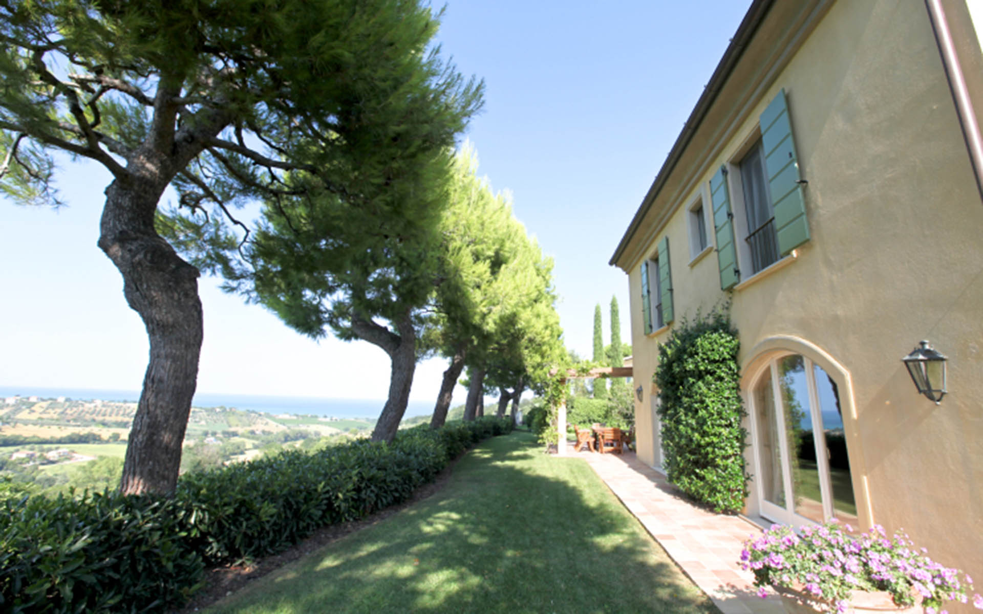 Villa Oliveto, Le Marche