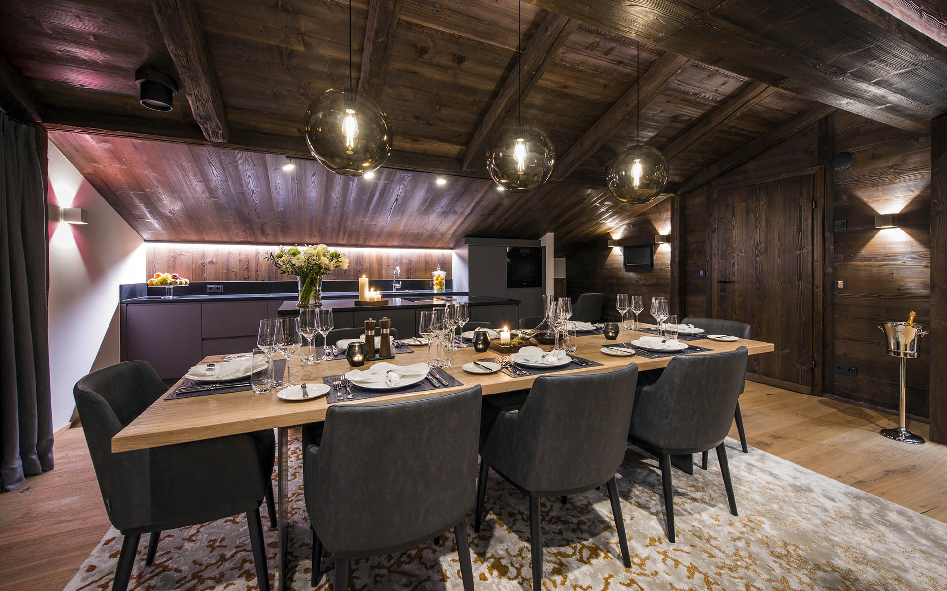 Balegia Penthouse, Lech