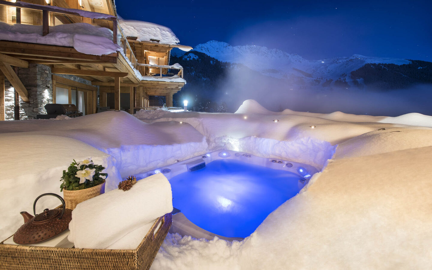 Luxury Ski Chalets With A Hot Tub