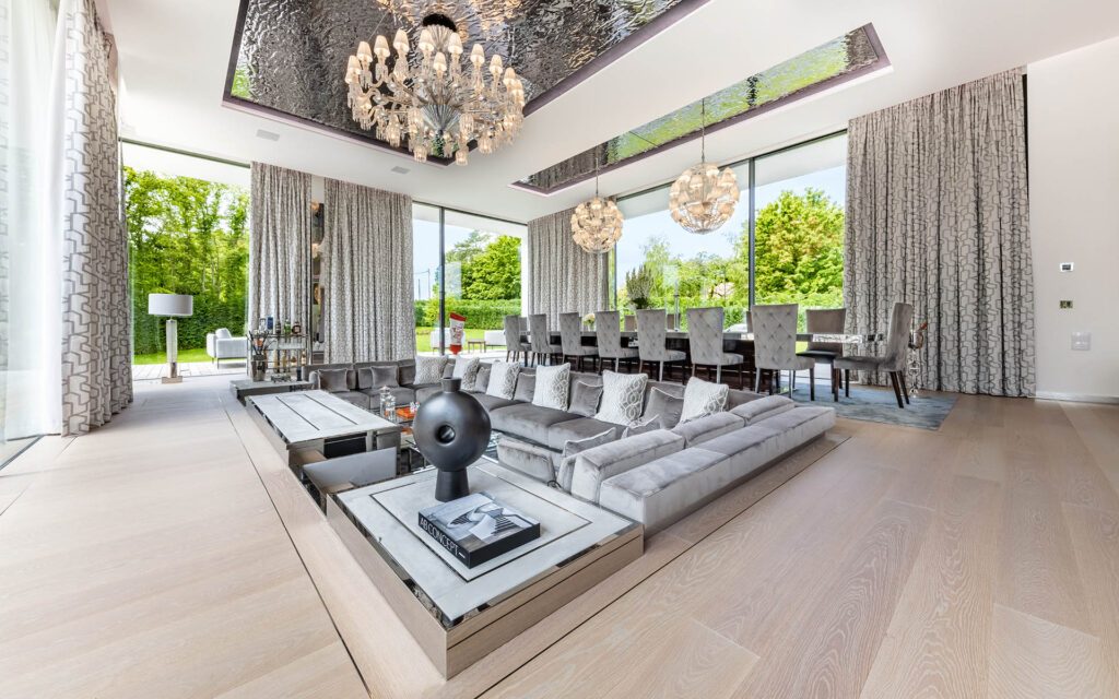 Ultima Grand Villa Living room Baccarat chandelier