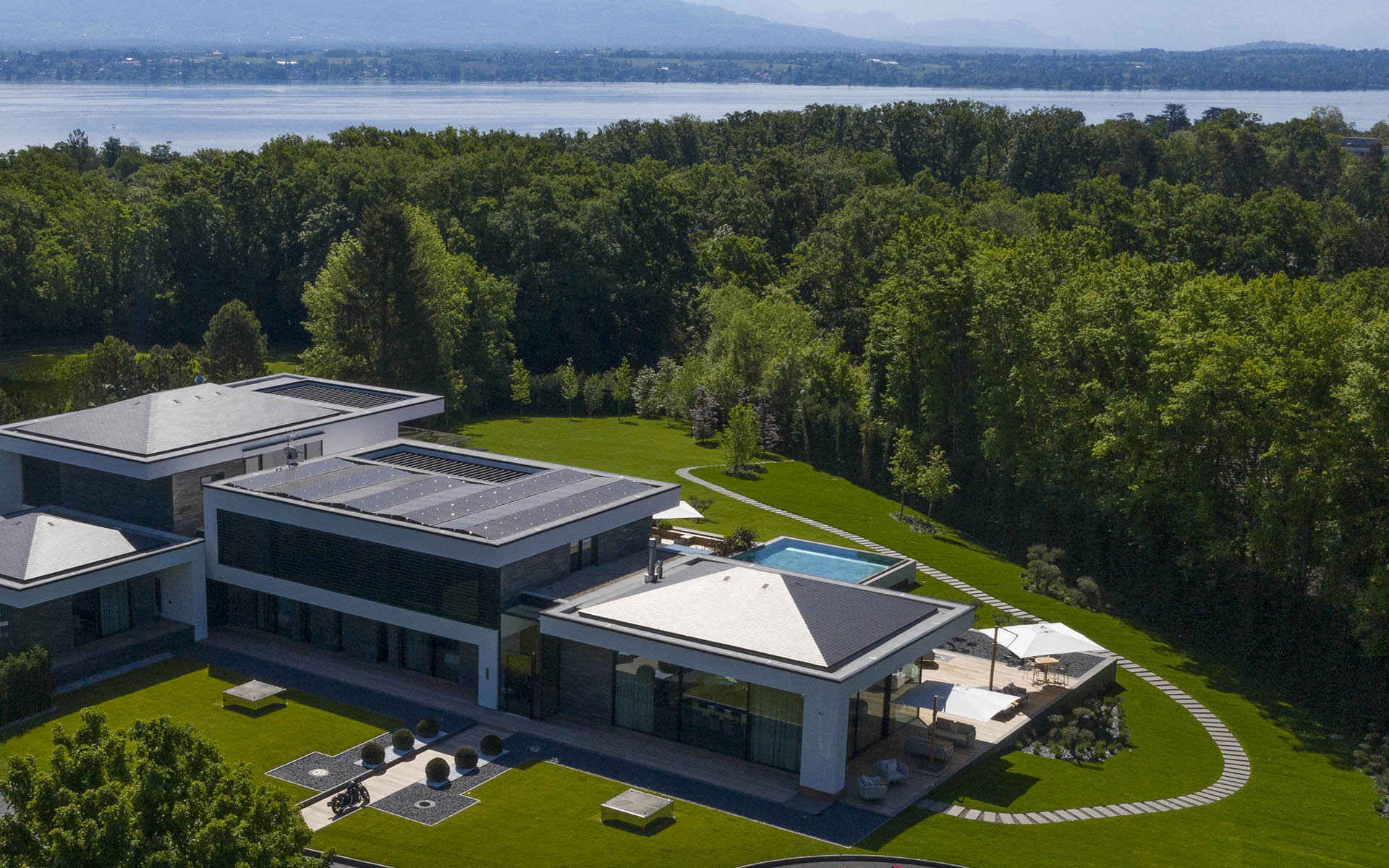Ultima Grand Villa, Geneva