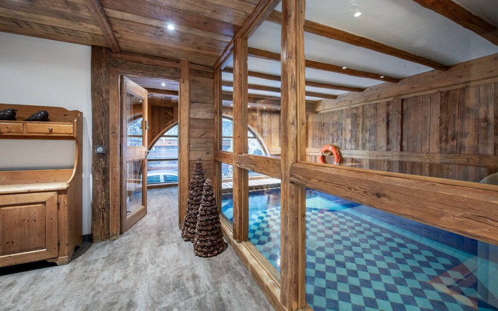 Chalet Alice Location chalets Covarel Val dIsere Alpes France – Acces piscine