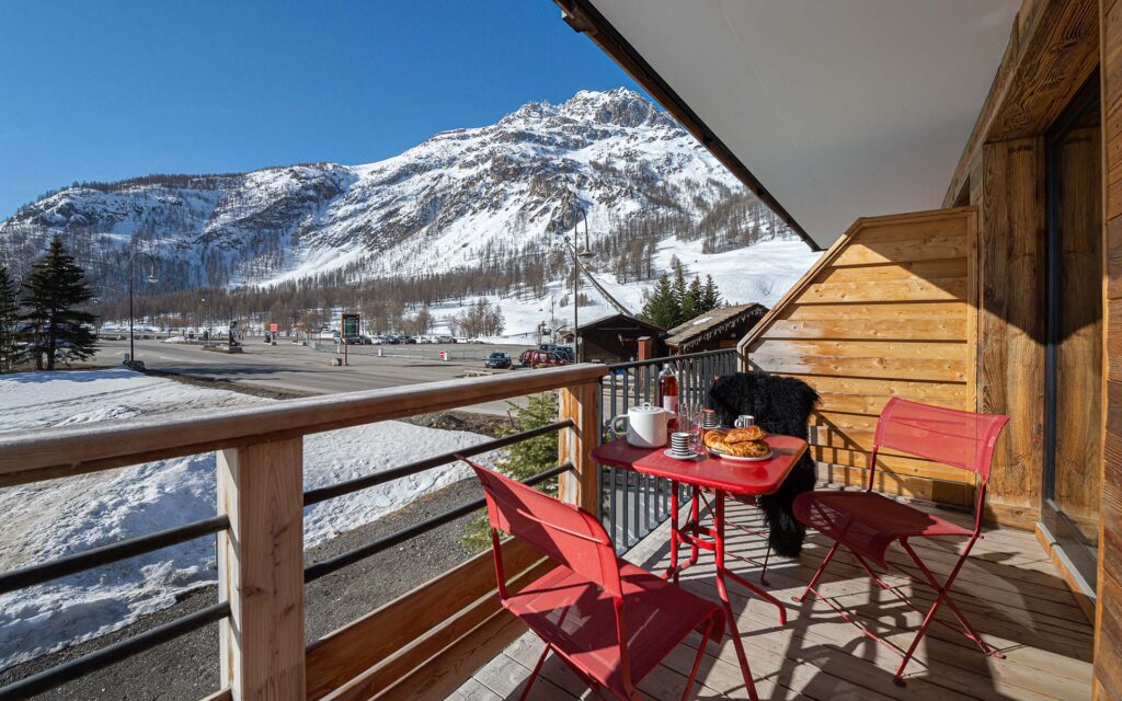 Appartement Fusee Location chalets Covarel Val dIsere Alpes France – terasse