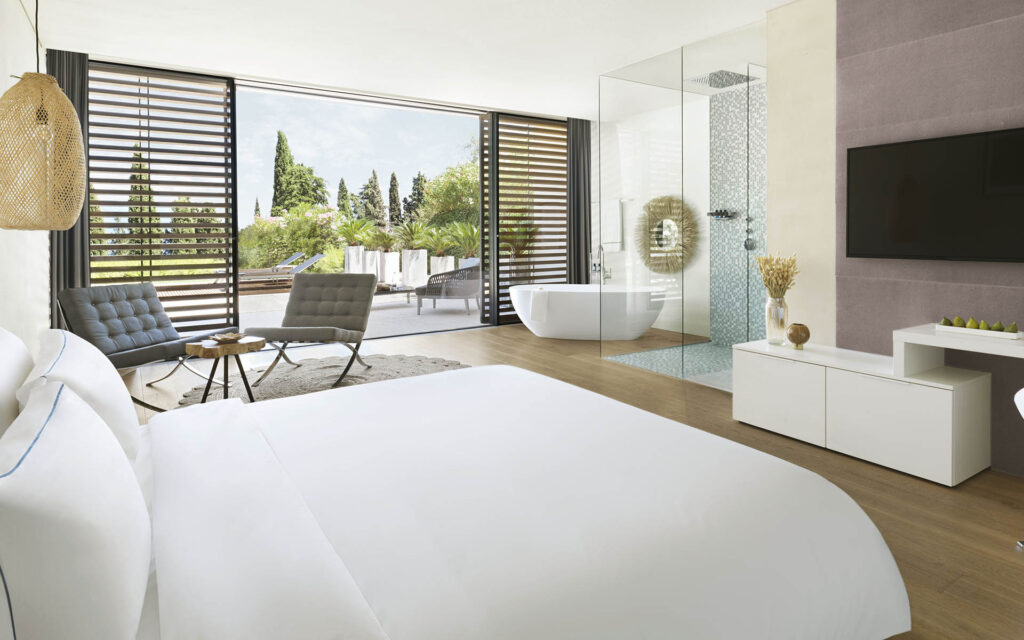 Landmark Apartment 2 luxury villa Lake Garda Master Bedroom