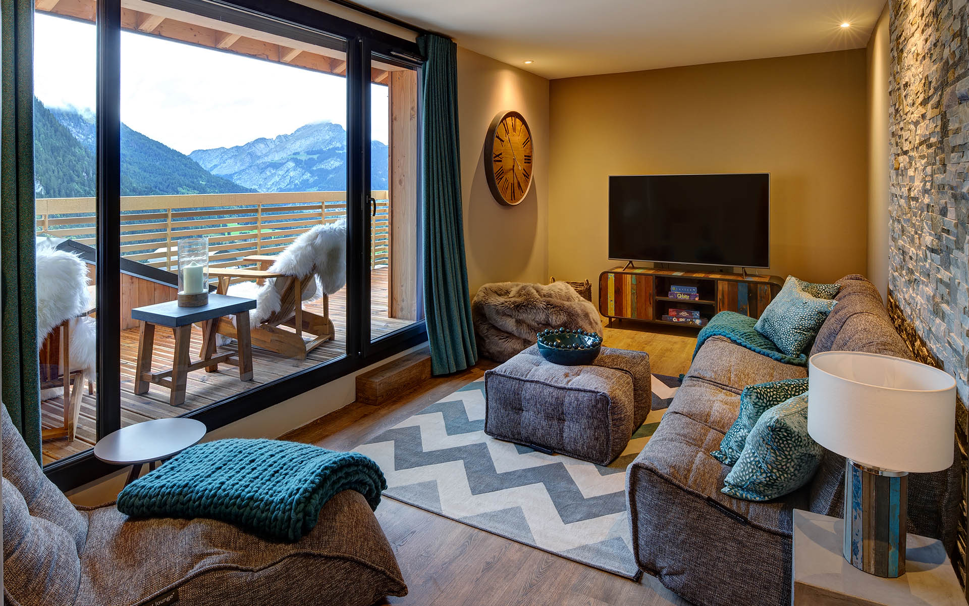 21 The View, Chatel