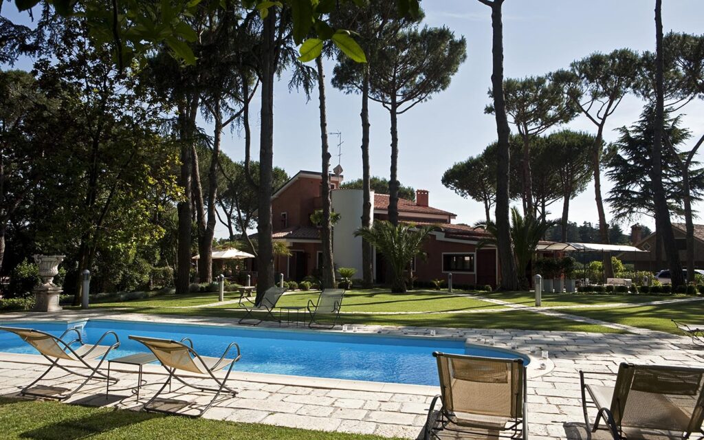 Villa di Roma, Luxury Villa in Rome with private swimming pool.