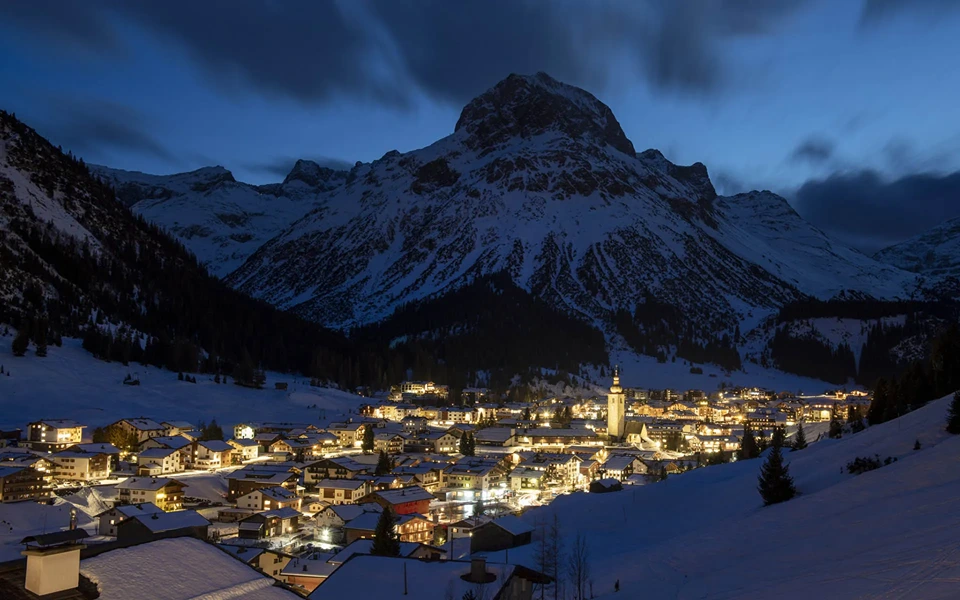 Luxury Ski Chalets in Lech Tile