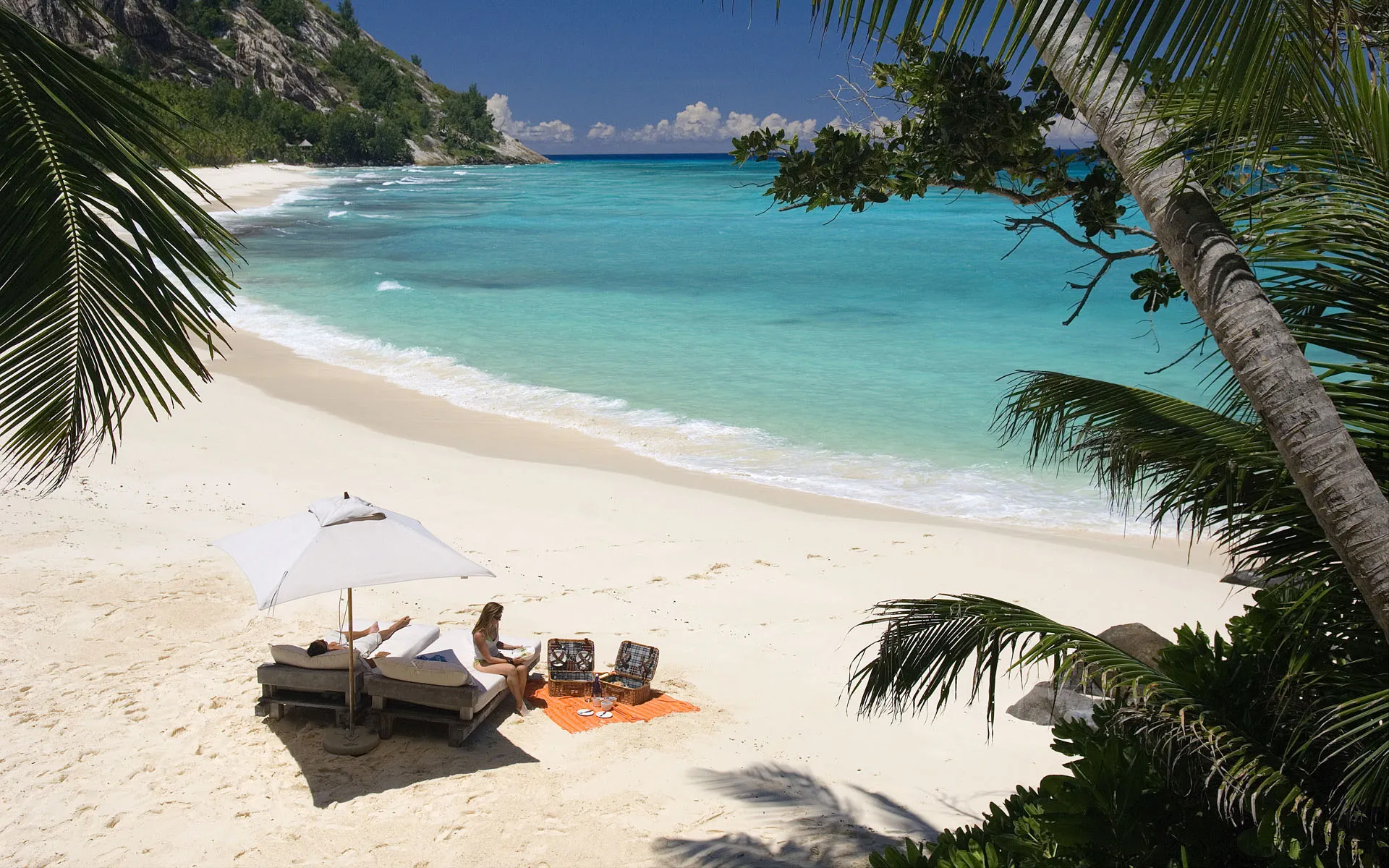 Private Beach Picnic Baskets, The Finest Luxury Ski Chalets &amp; Villas - Firefly Collection