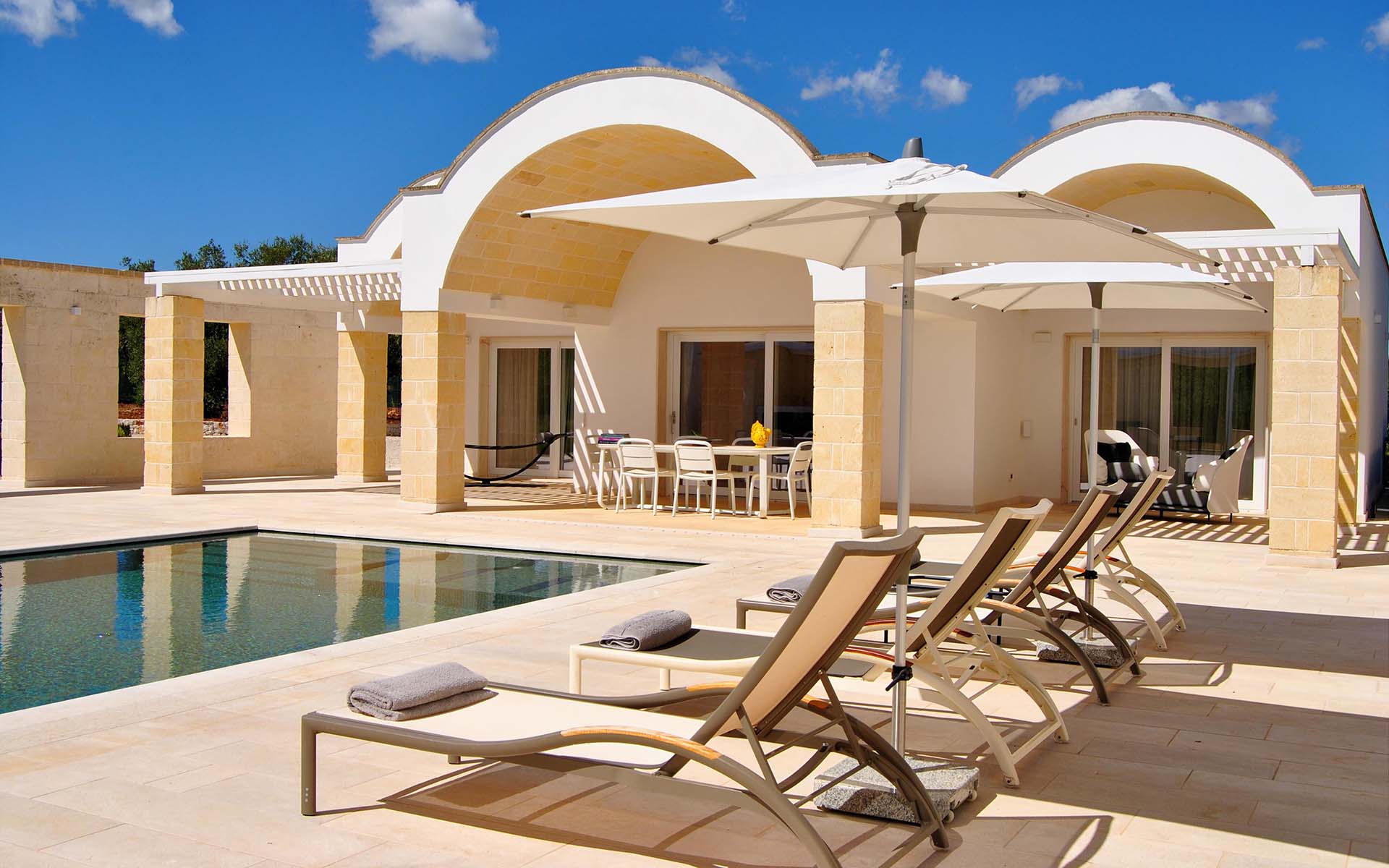 Villa Jehudiel, Puglia