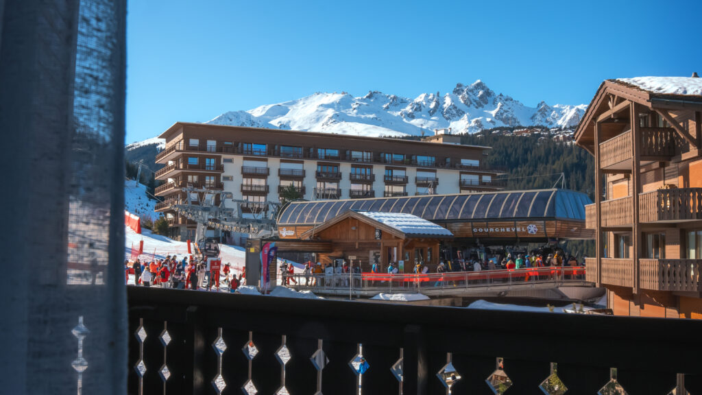 20250121 hebergement hotel ski aux pieds fahrenheit seven courchevel moriond hiver cc alexis brot expinf 009