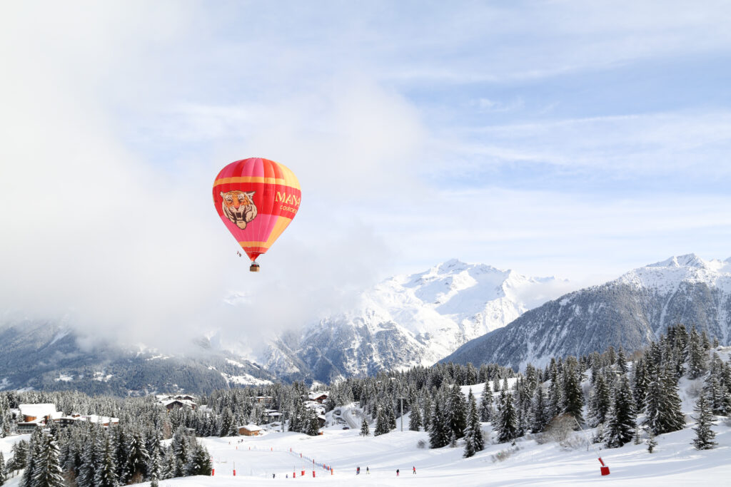 CourchevelTourisme Montgolfiere hiver 3